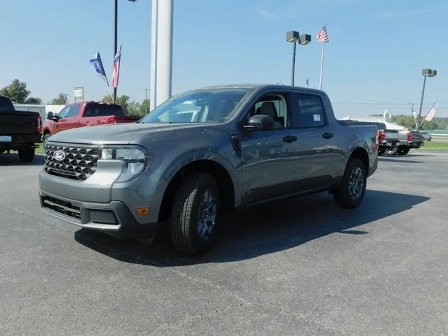 2025 Ford Maverick XLT photo 1