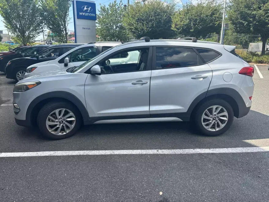 2017 Hyundai Tucson SE photo 1