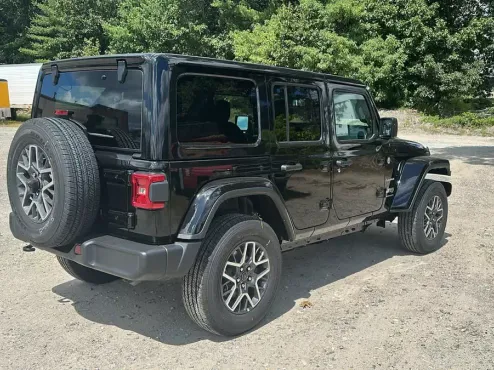 2024 Jeep Wrangler Sahara photo 4