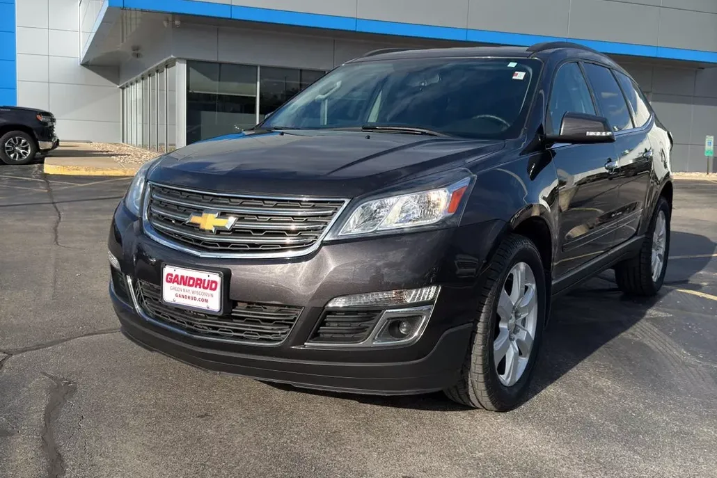 2016 Chevrolet Traverse 1LT photo 1