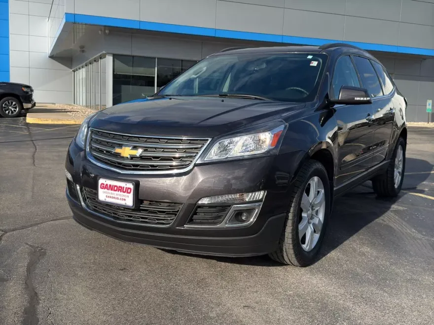 2016 Chevrolet Traverse 1LT photo 1