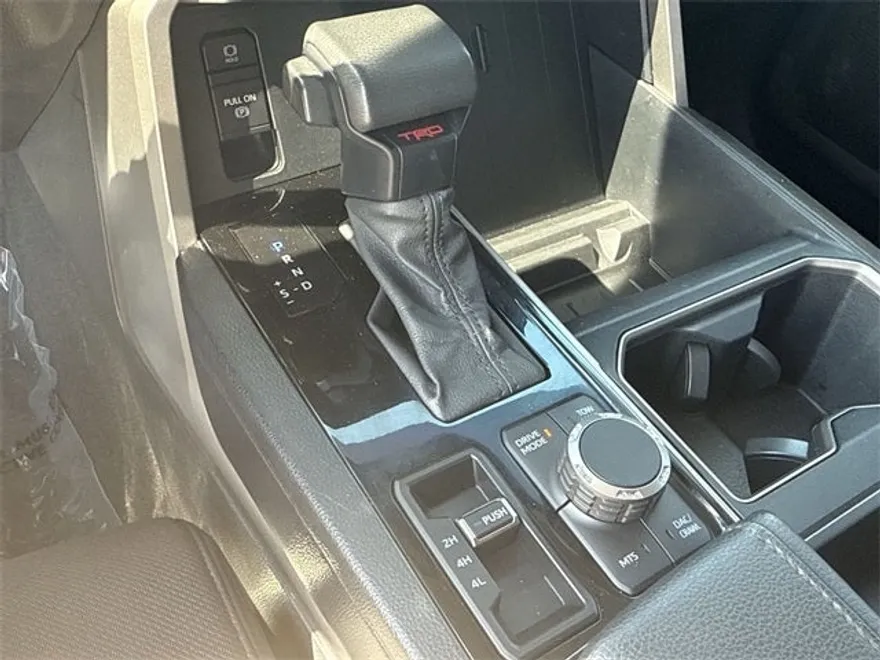 2022 Toyota Tundra SR5 CrewMax photo 18