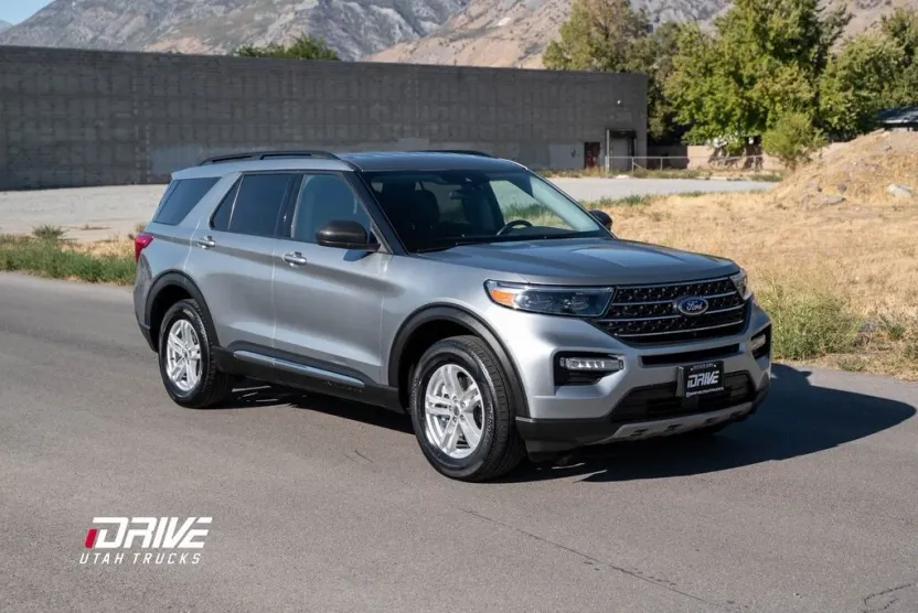 2024 Ford Explorer XLT photo 1