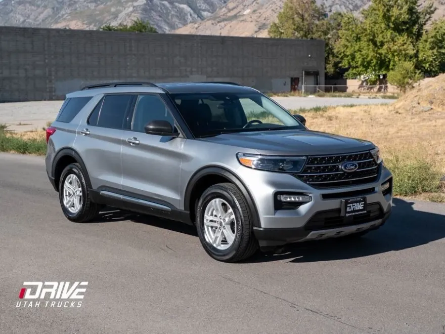 2024 Ford Explorer XLT photo 1
