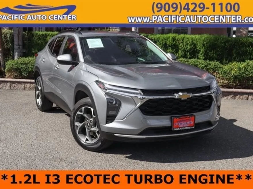 2024 Chevrolet Trax LT photo 1