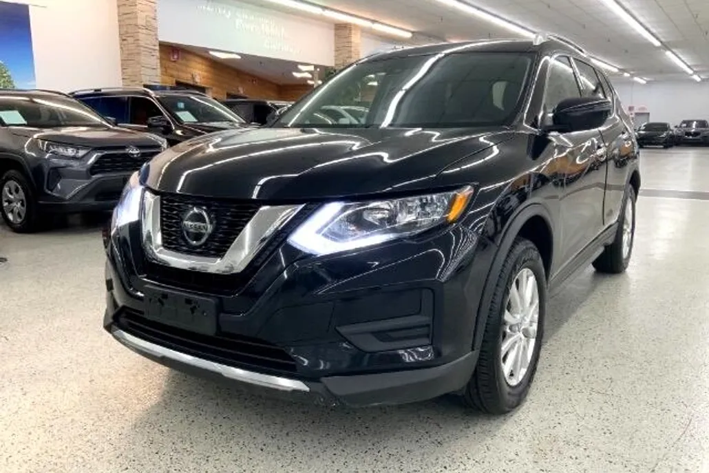 2019 Nissan Rogue SV photo 1