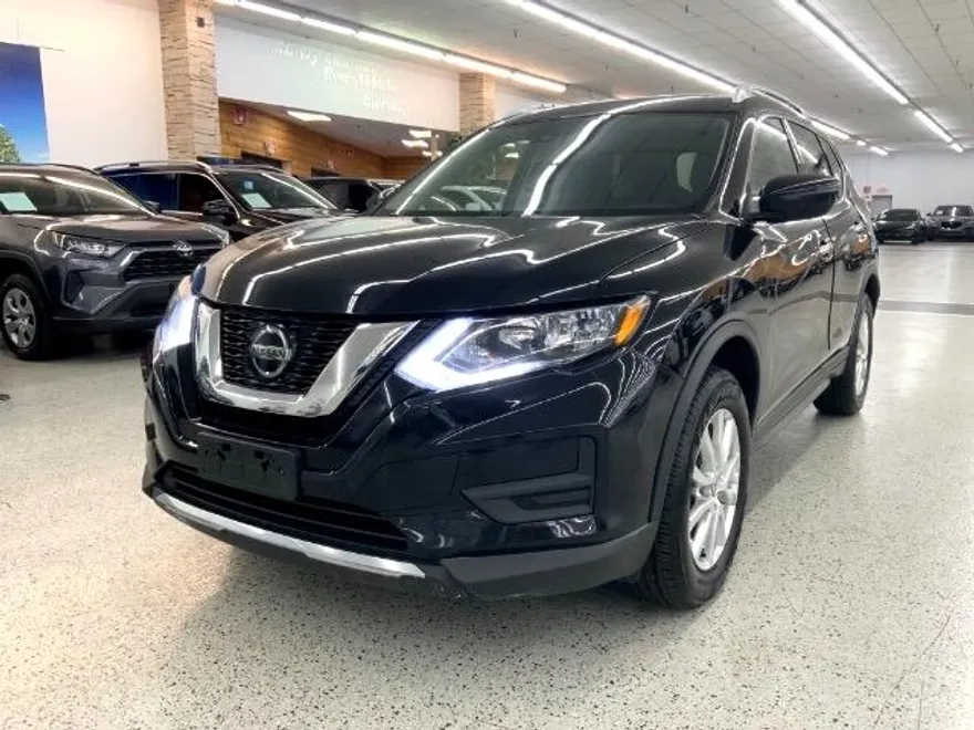 2019 Nissan Rogue SV photo 1