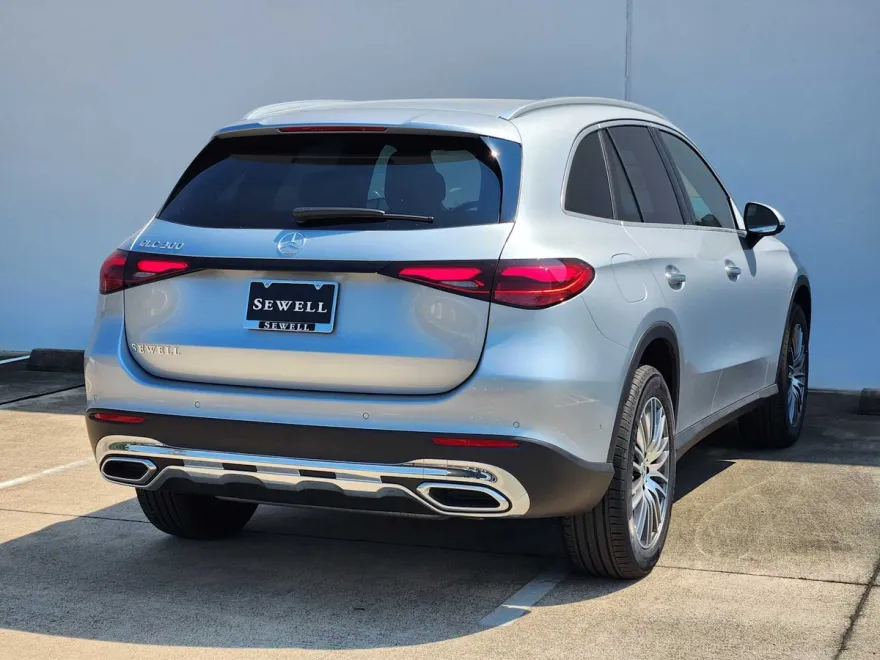 2026 Mercedes Benz GLC 300 photo 1