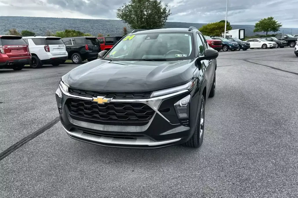 2024 Chevrolet Trax LT photo 1