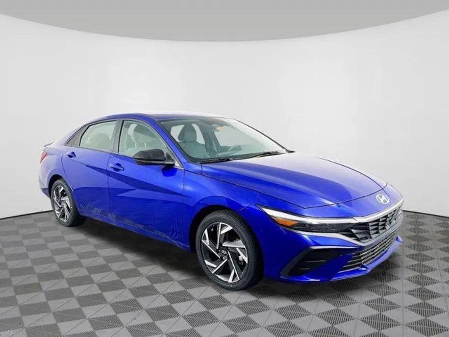 2025 Hyundai Elantra SEL Sport photo 1