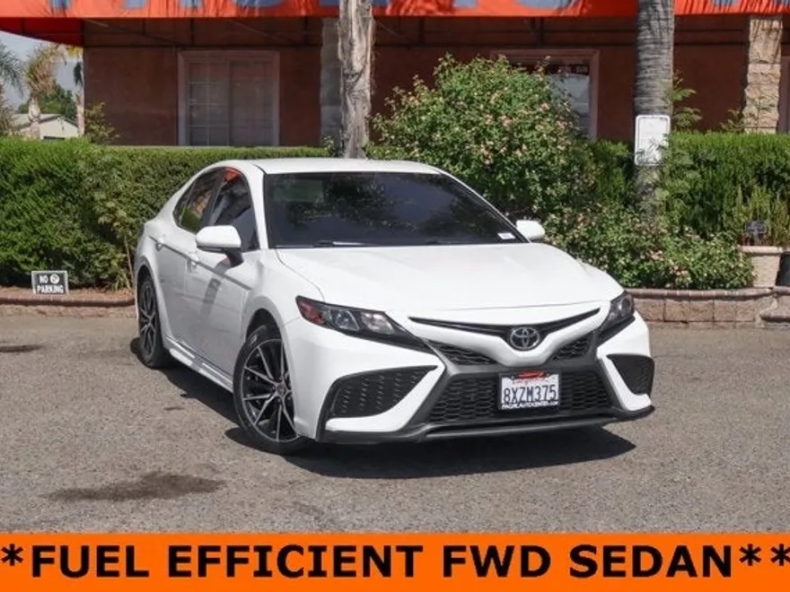 2022 Toyota Camry SE photo 1
