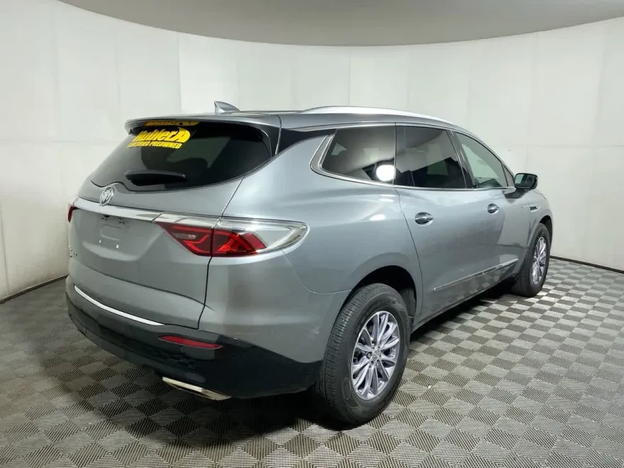 2024 Buick Enclave Essence photo 1
