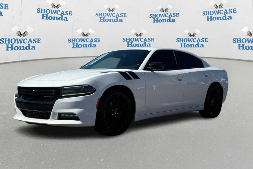 2017 Dodge Charger SXT photo 1