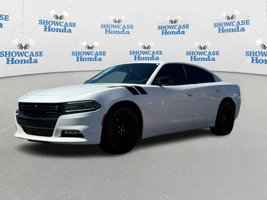 2017 Dodge Charger SXT photo 1