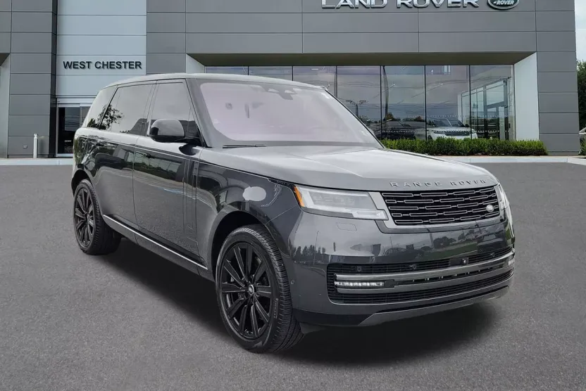 2023 Land Rover Range Rover SE photo 1