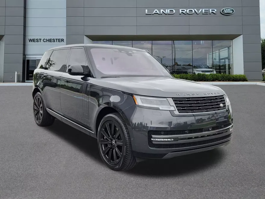 2023 Land Rover Range Rover SE photo 1