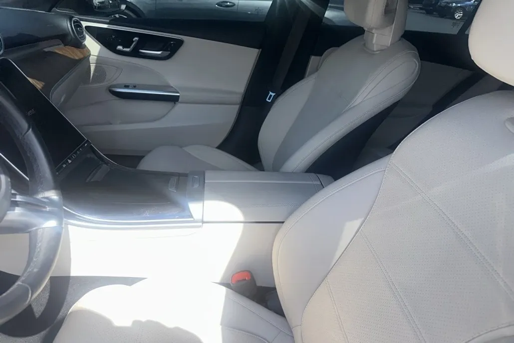 2024 Mercedes Benz C 300 photo 1