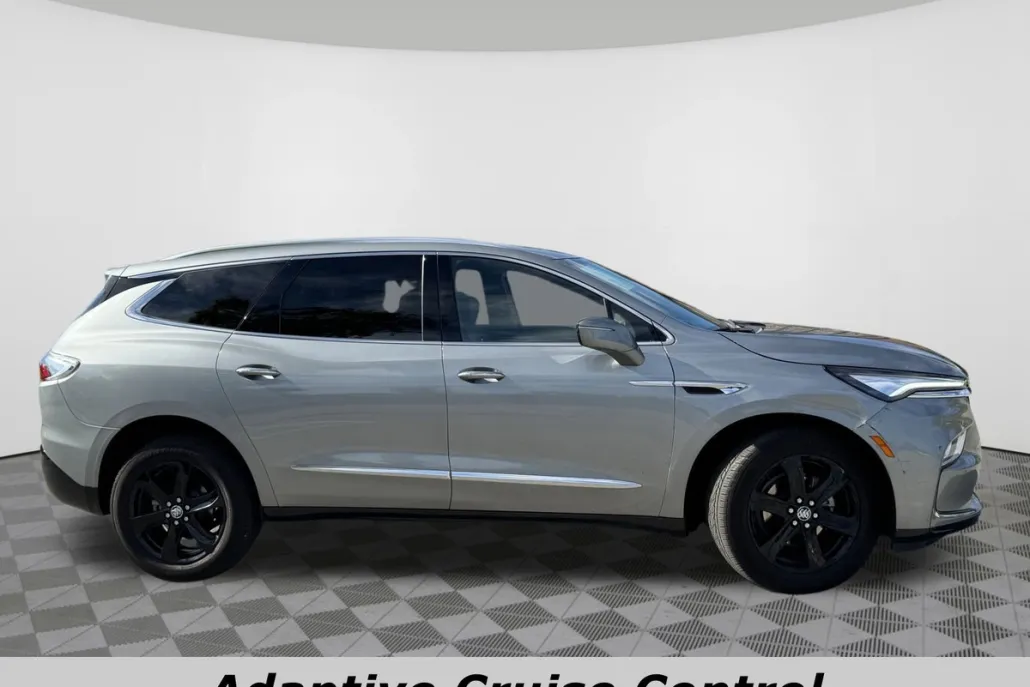2024 Buick Enclave Essence photo 1