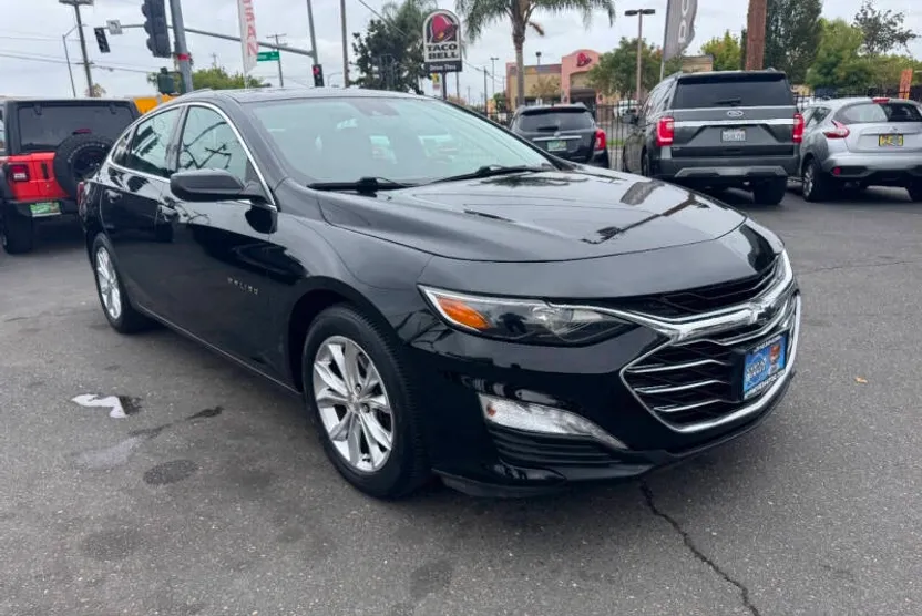 2019 Chevrolet Malibu 1LT photo 1