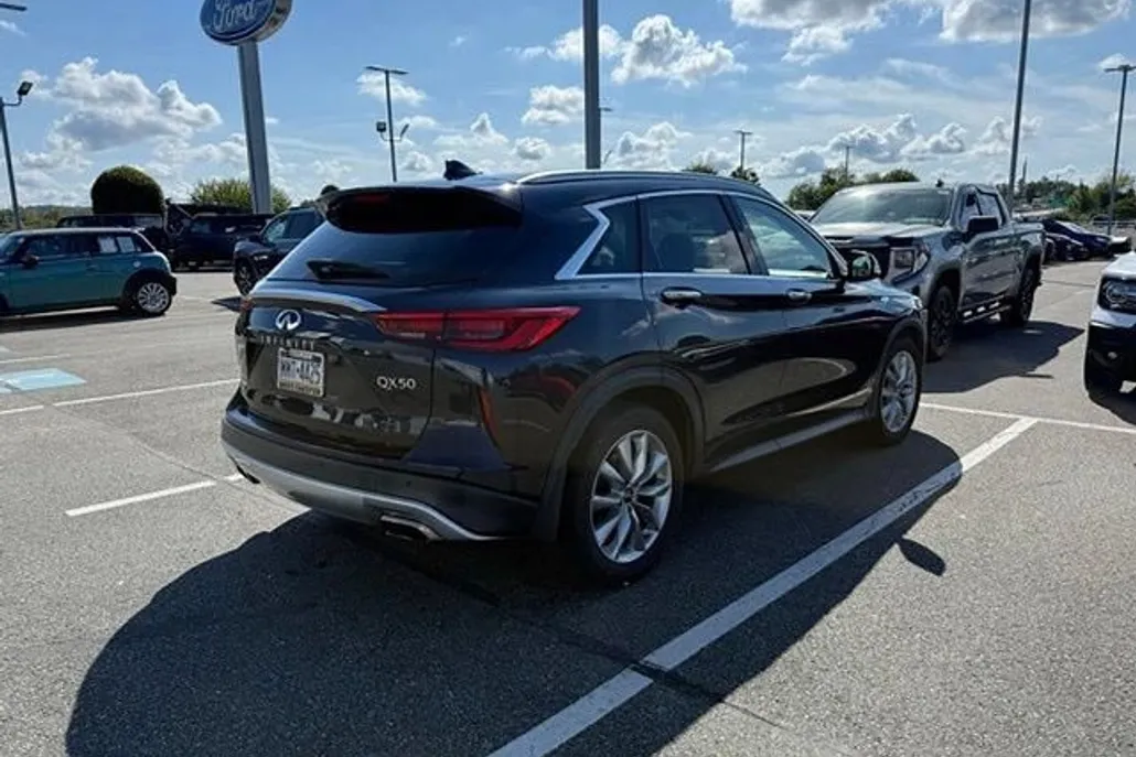 2021 Infiniti QX50 Luxe photo 1