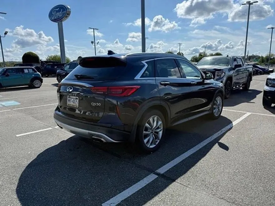 2021 Infiniti QX50 Luxe photo 1