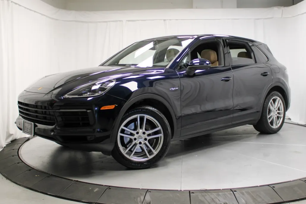 2022 Porsche Cayenne E-Hybrid photo 1