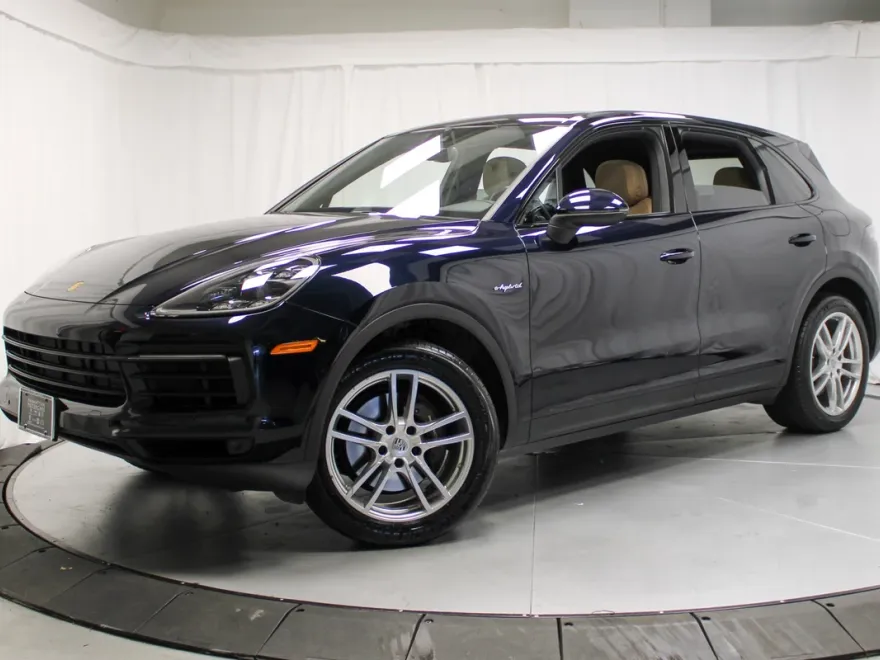 2022 Porsche Cayenne E-Hybrid photo 1