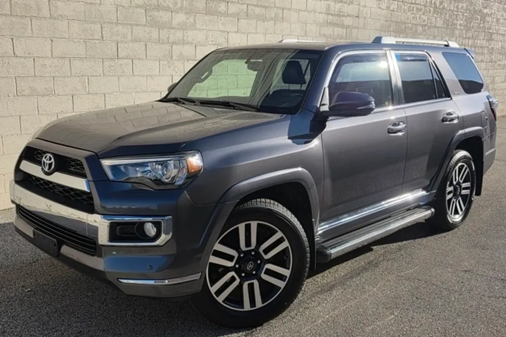 2016 Toyota 4Runner Limited photo 1