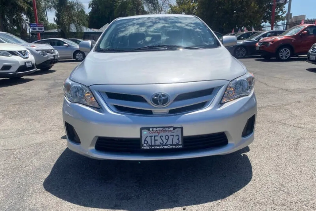 2011 Toyota Corolla LE photo 1