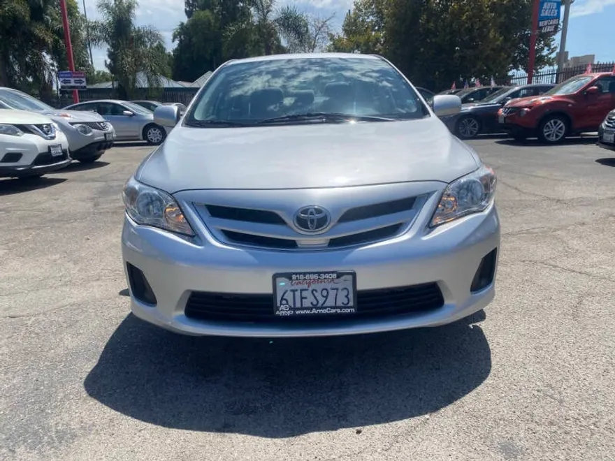 2011 Toyota Corolla LE photo 1