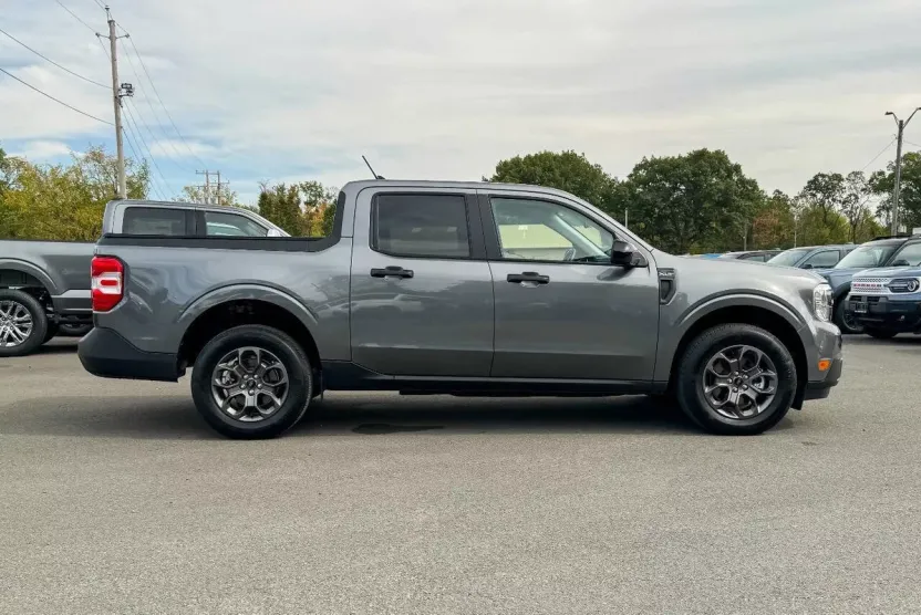 2024 Ford Maverick XLT photo 1