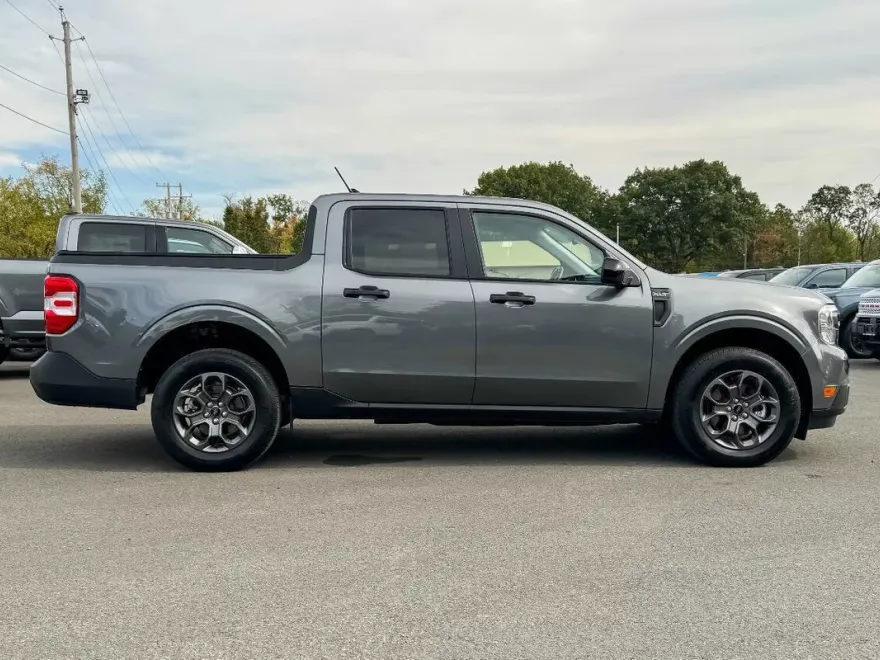 2024 Ford Maverick XLT photo 1