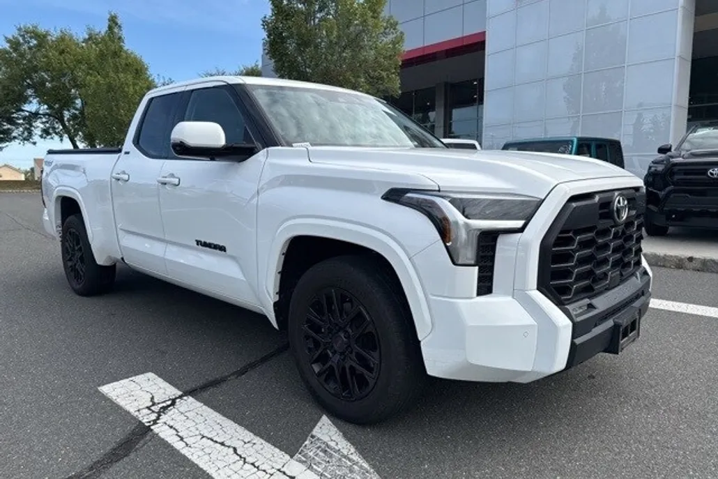 2023 Toyota Tundra SR5 photo 1