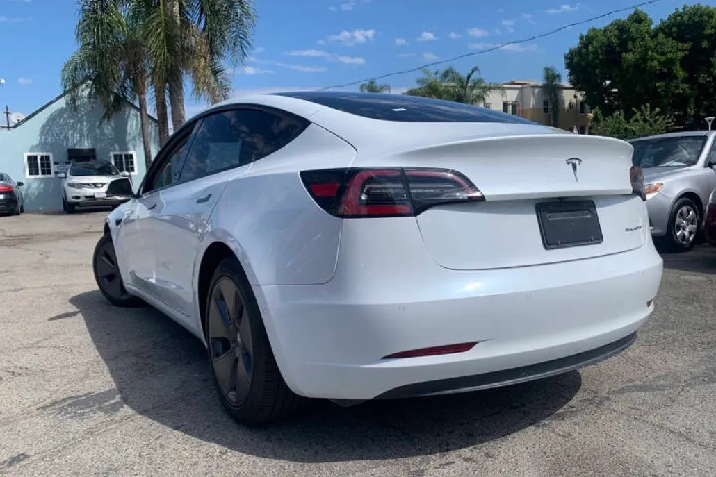 2022 Tesla Model 3 Long Range photo 1