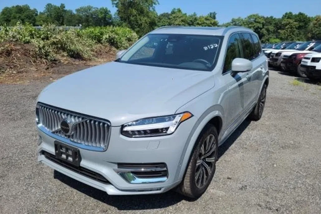 2024 Volvo XC90 Plus photo 1