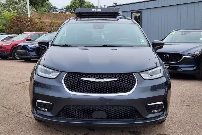 2021 Chrysler Pacifica Touring L photo 1