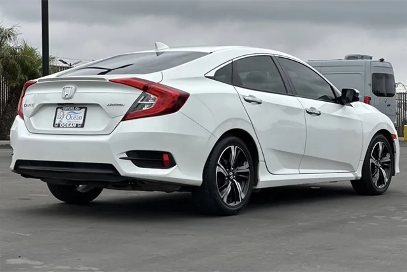 2017 Honda Civic Touring photo 1