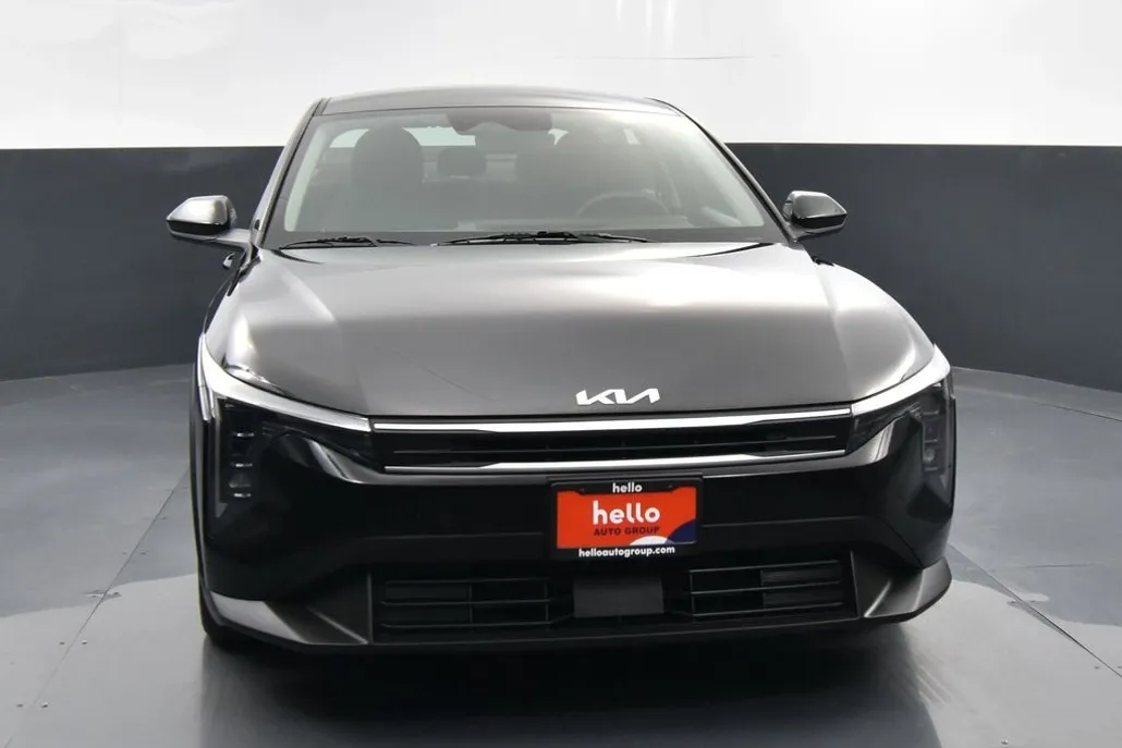 2025 Kia K4 LXS photo 1