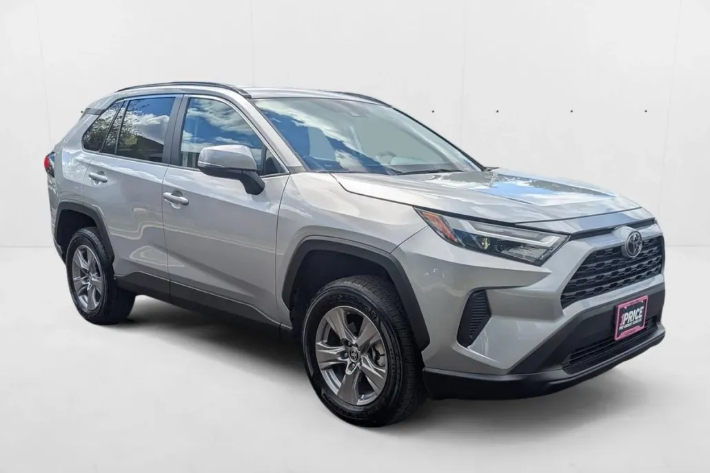 2025 Toyota RAV4 XLE photo 1