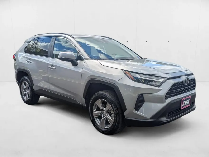 2025 Toyota RAV4 XLE photo 1