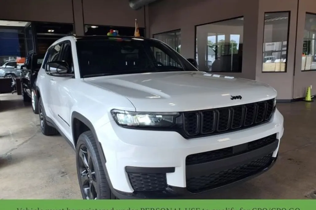 2023 Jeep Grand Cherokee Altitude photo 1