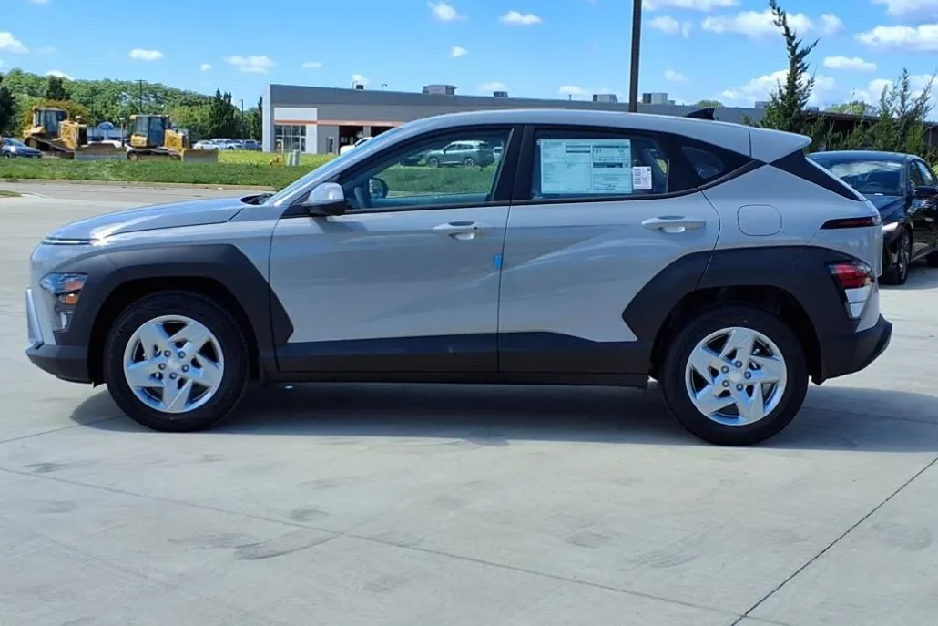 2026 Hyundai Kona SE photo 1