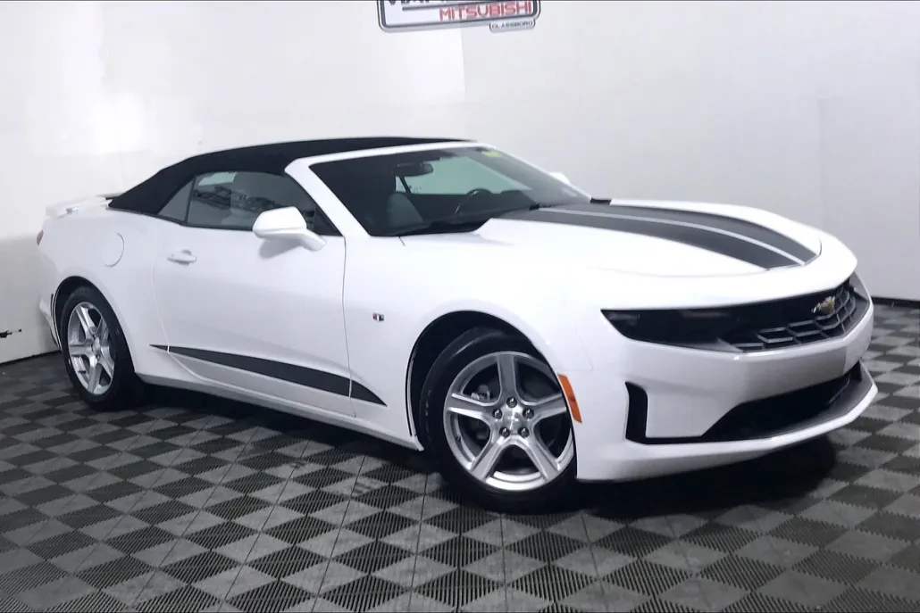 2019 Chevrolet Camaro 1LT photo 1