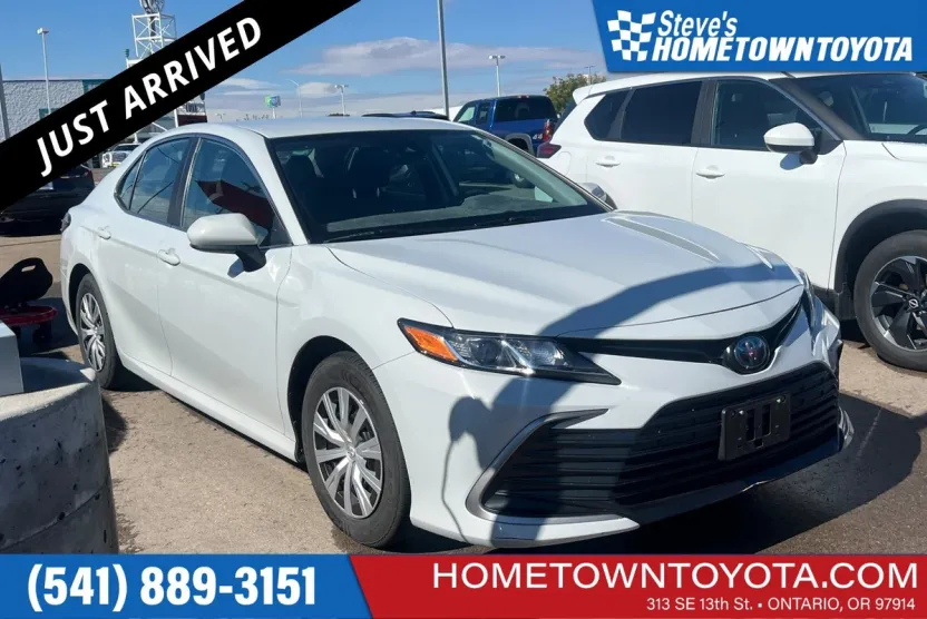2022 Toyota Camry Hybrid LE photo 1