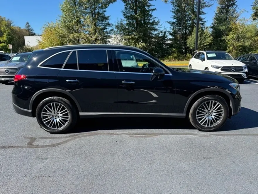 2025 Mercedes Benz GLC 300 4MATIC photo 1