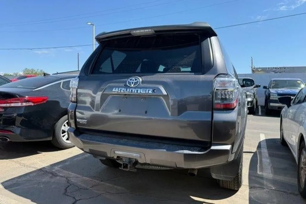 2021 Toyota 4Runner SR5 photo 1