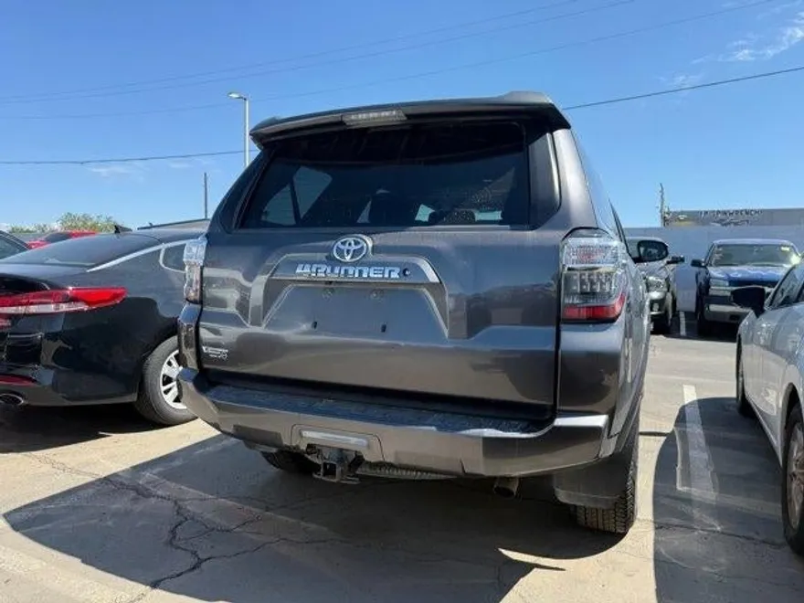 2021 Toyota 4Runner SR5 photo 1