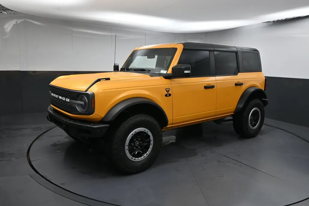 2022 Ford Bronco photo 1