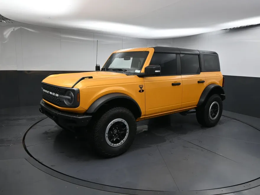 2022 Ford Bronco photo 1