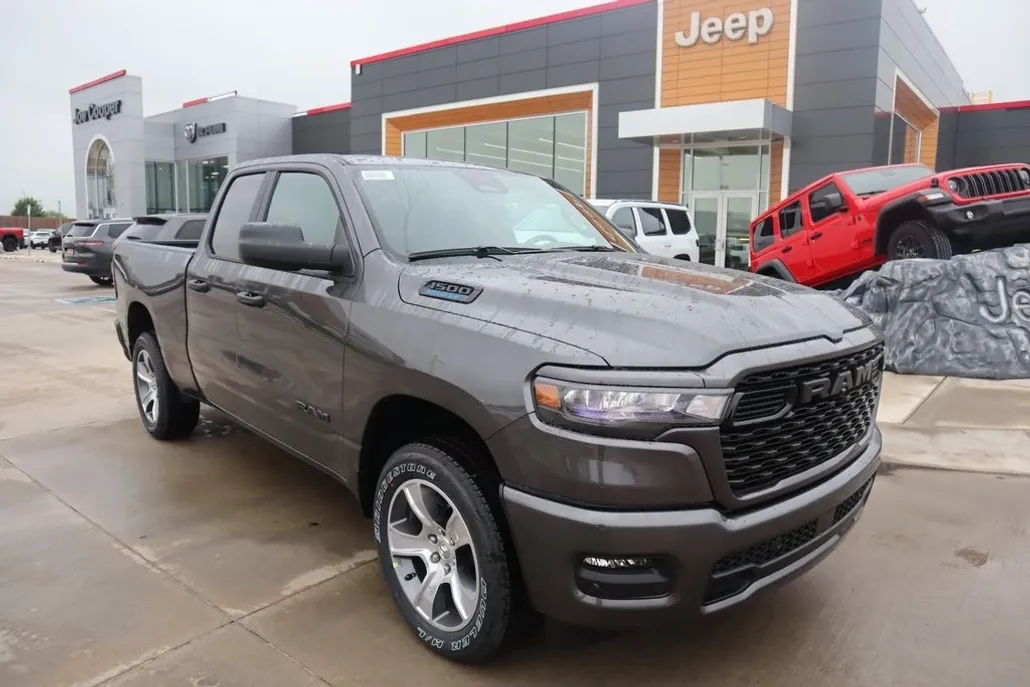 2025 Ram 1500 Tradesman photo 1